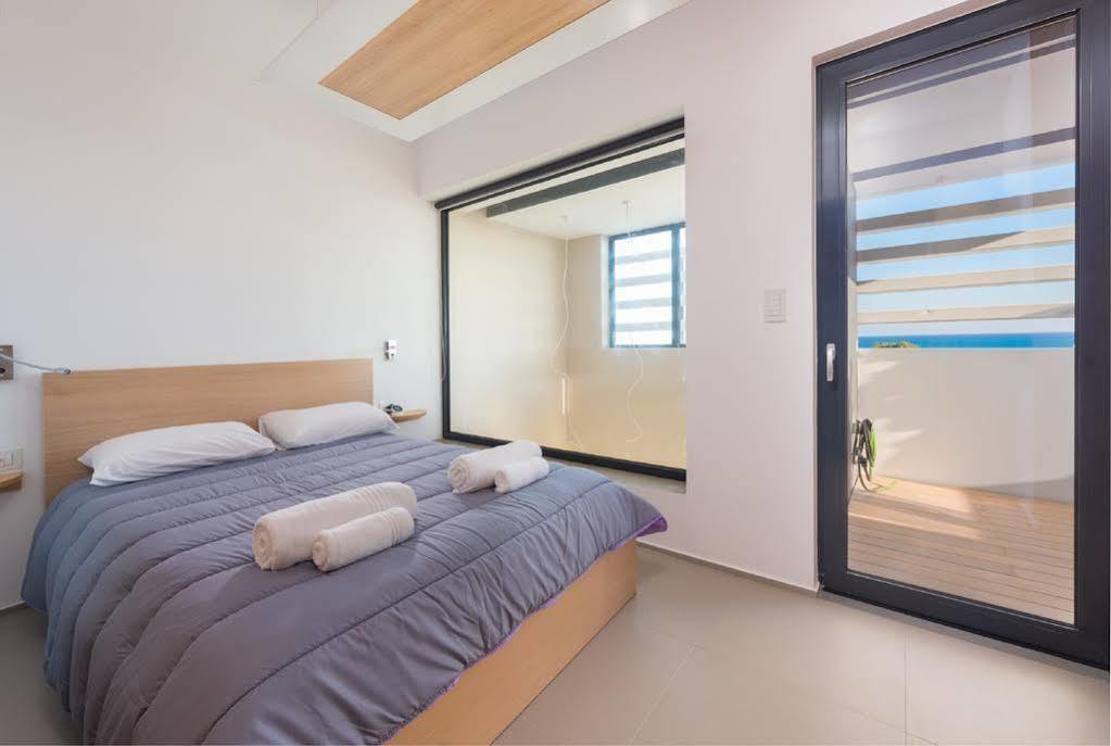 Albatross Beach Front Villas * Gennadi