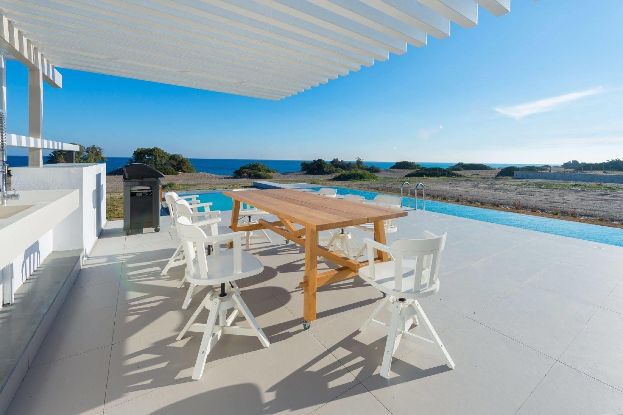 Albatross Beach Front Villas Gennadi