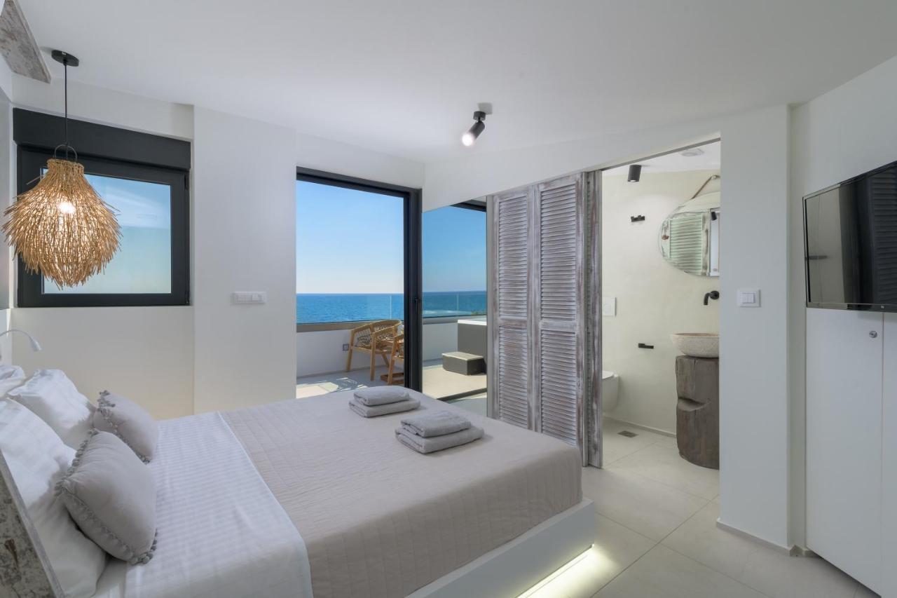 Albatross Beach Front Villas * Gennadi