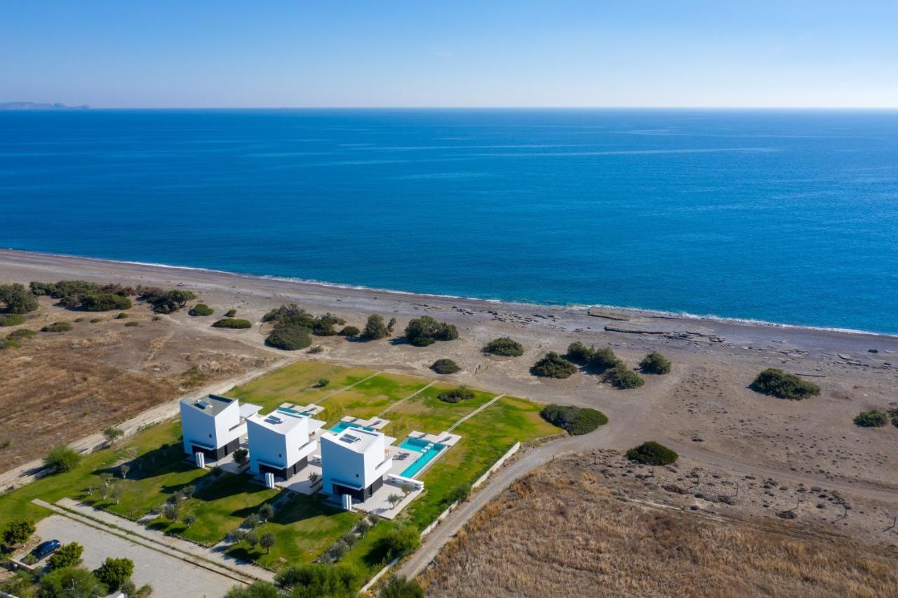 Albatross Beach Front Villas Gennadi