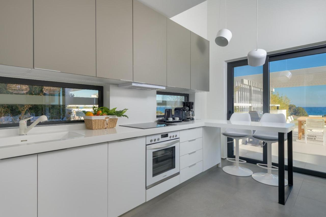 Albatross Beach Front Villas Gennadi
