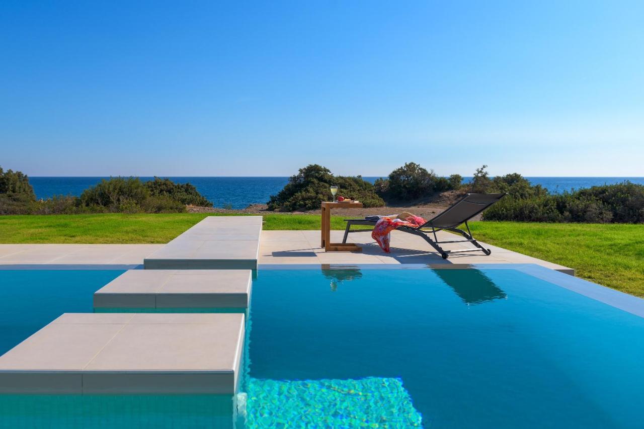 Albatross Beach Front Villas *