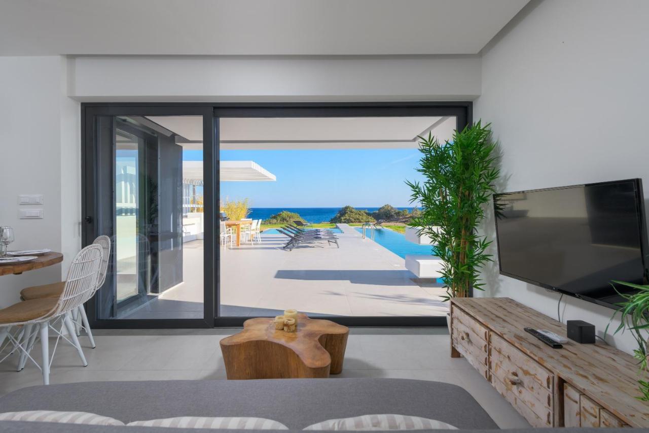 Albatross Beach Front Villas Villa Gennadi