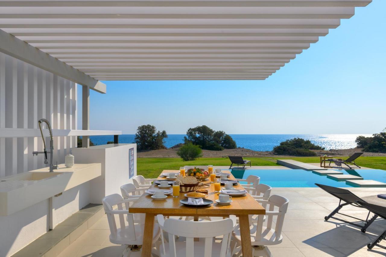 Albatross Beach Front Villas * Gennadi