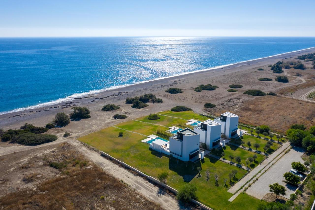 Albatross Beach Front Villas * Gennadi