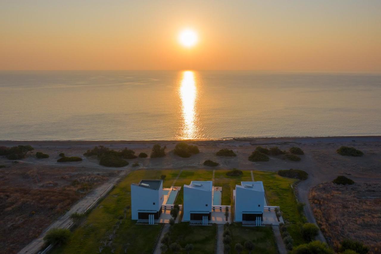 Albatross Front Villa Gennadi