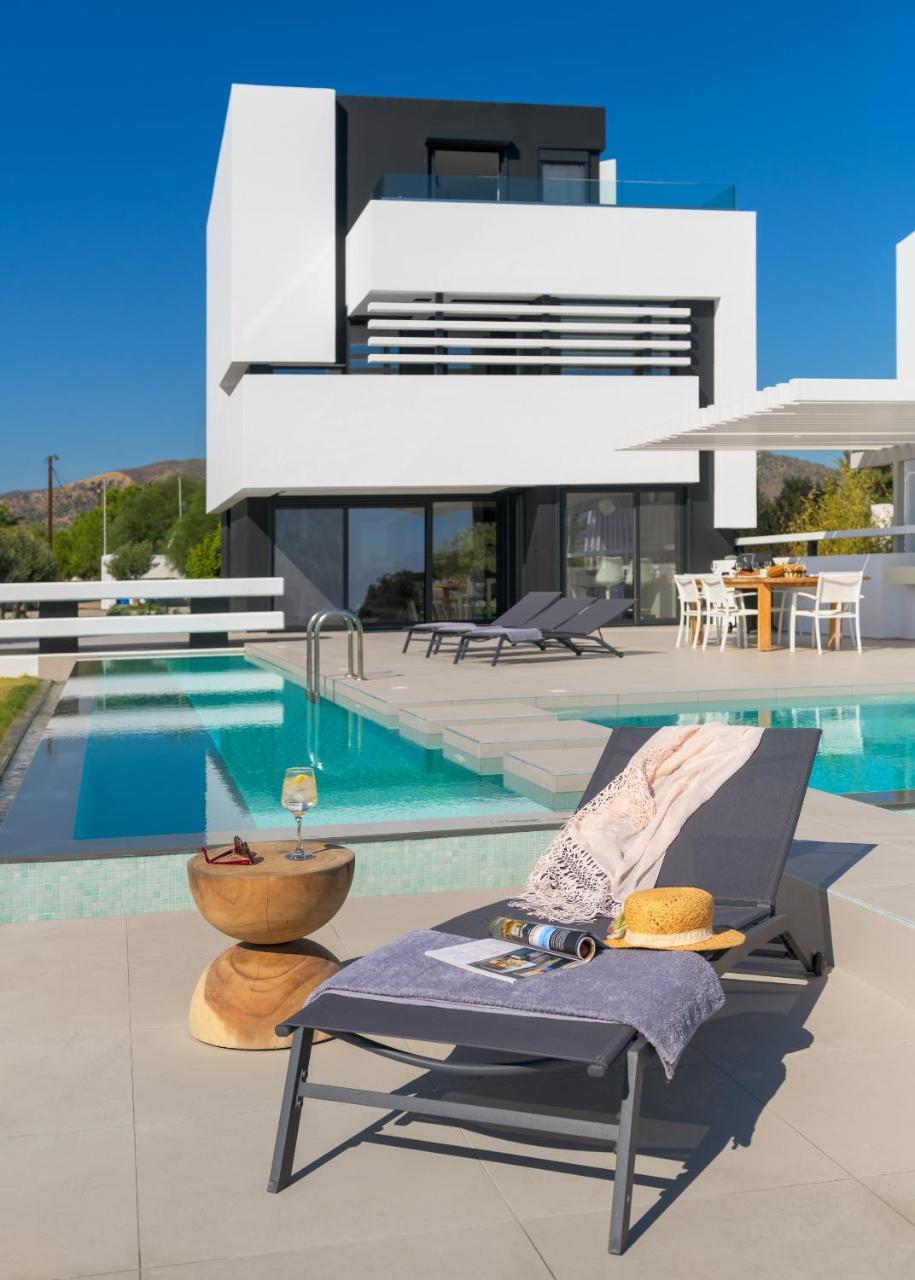 Albatross Front Villa *